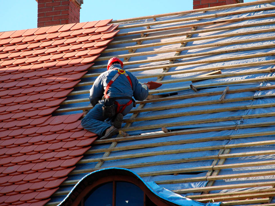 Limpeza e consertos de telhados e beirais